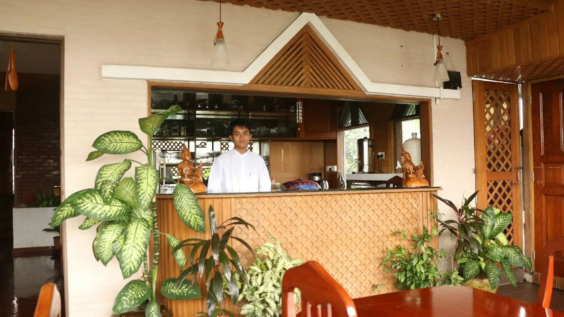 **  Kaung Lay Inn Yangon Birmanie